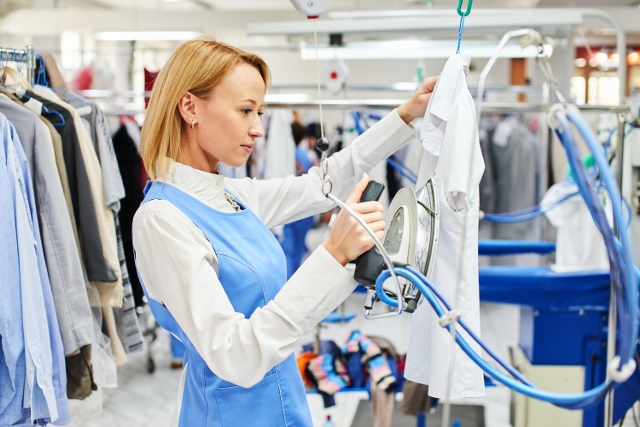 Kuru temizleme firması seçerken aşağıdaki faktörlere dikkat etmek önemlidir: